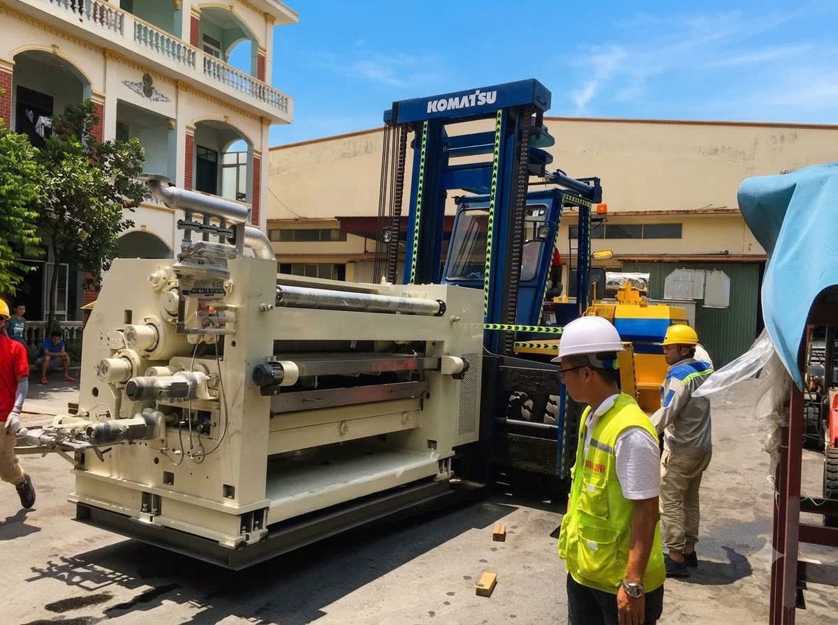 xe nâng 20 tấn rút kiện gỗ máy siêu trọng từ thùng container tại KCN Lam Sơn Sao Vàng Thanh Hóa 1 xe nâng 20 tấn rút kiện gỗ máy siêu trọng từ thùng container tại KCN Lam Sơn Sao Vàng Thanh Hóa 1