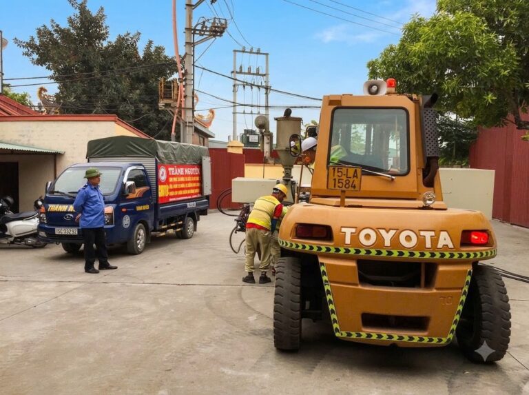 Bốc Dỡ Container & Định Vị Bệ Móng Máy Ép Thùng Nhựa Công Nghiệp Xe Nâng Toyota 7T Tại KCN Bỉm Sơn – Thanh Hóa